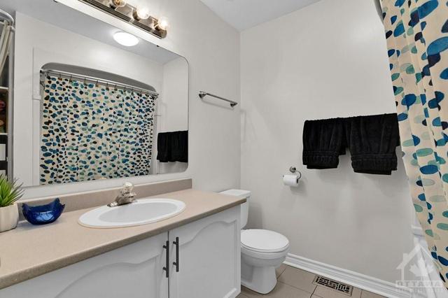 124 Montana Way, Townhouse with 3 bedrooms, 2 bathrooms and 3 parking in Ottawa ON | Image 13