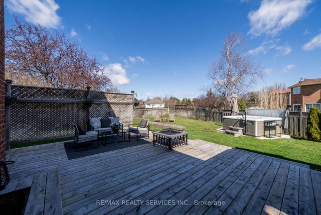 42 Willowcrest Crt, House detached with 3 bedrooms, 4 bathrooms and 6 parking in Brampton ON | Image 26