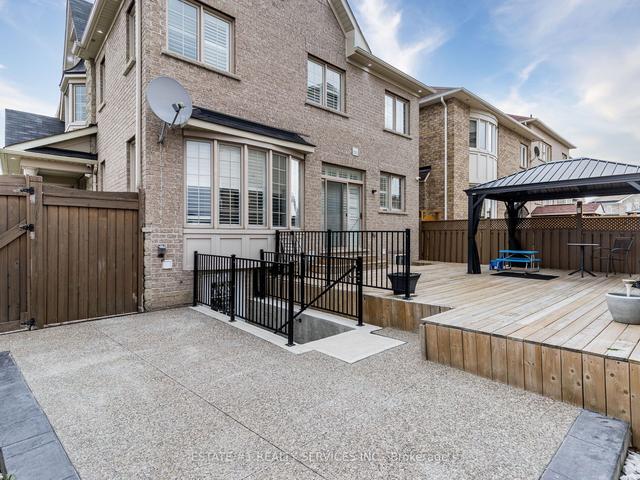 37 Young Dr, House detached with 4 bedrooms, 5 bathrooms and 6 parking in Brampton ON | Image 9