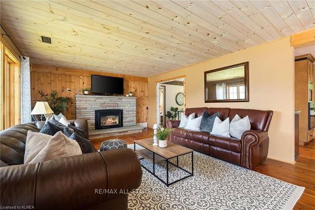 51 Sugarbush Tr, House detached with 3 bedrooms, 2 bathrooms and 5 parking in Kawartha Lakes ON | Image 39