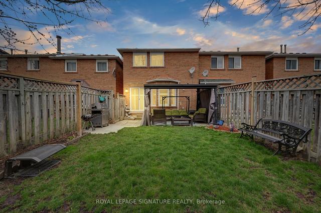 12 Mullis Cres, House attached with 3 bedrooms, 4 bathrooms and 3 parking in Brampton ON | Image 35