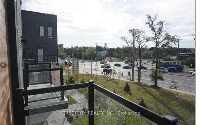 402 The East Mall Ave, Townhouse with 2 bedrooms, 3 bathrooms and 1 parking in Toronto ON | Image 6