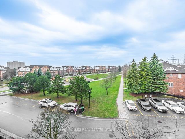 12 - 2 Hedge End Rd, Townhouse with 3 bedrooms, 3 bathrooms and 2 parking in Toronto ON | Image 21