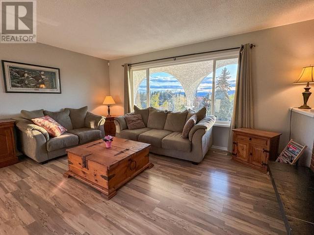 675 Seaford Road, House detached with 6 bedrooms, 3 bathrooms and 11 parking in Kelowna BC | Image 3