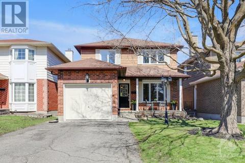 15 Castlefield Avenue, House detached with 3 bedrooms, 2 bathrooms and 3 parking in Ottawa ON | Card Image