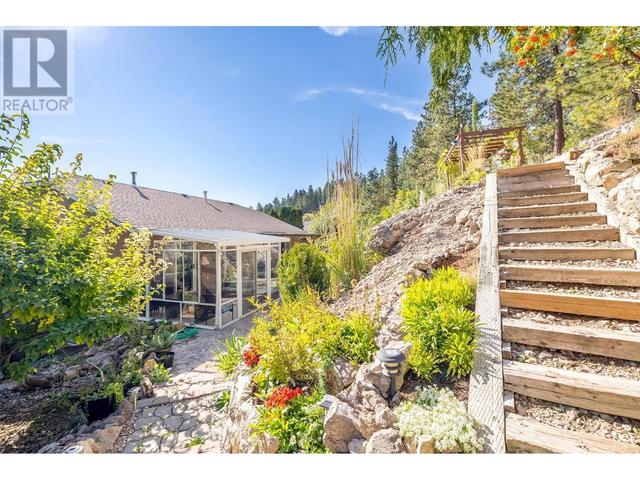1056 Caledonia Way, House detached with 5 bedrooms, 3 bathrooms and 8 parking in West Kelowna BC | Image 5
