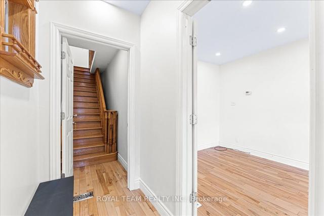 1351 Lansdowne Ave, House detached with 3 bedrooms, 4 bathrooms and 2 parking in Toronto ON | Image 39