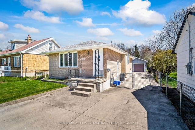 332 Belfield St E, House detached with 3 bedrooms, 2 bathrooms and 6 parking in London ON | Image 1