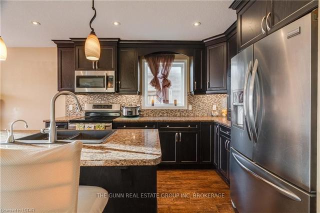 6861 Vallas Circ, House detached with 4 bedrooms, 3 bathrooms and 3 parking in London ON | Image 8