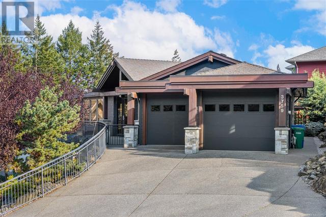 3759 Oak Crest Pl, House detached with 3 bedrooms, 3 bathrooms and 2 parking in Nanaimo BC | Image 1