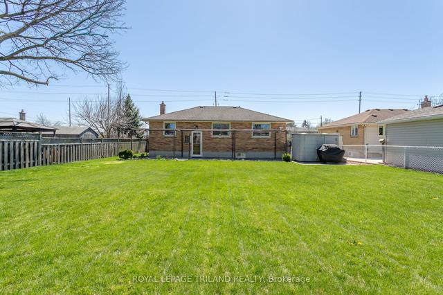 1748 Trafalgar St, House detached with 3 bedrooms, 2 bathrooms and 5 parking in London ON | Image 24