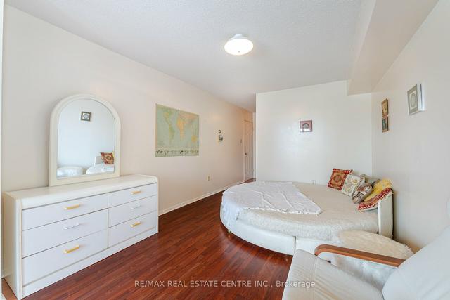 1612 - 45 Carlton St, Condo with 2 bedrooms, 2 bathrooms and 1 parking in Toronto ON | Image 13