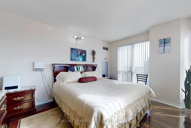 2006 - 8 Lee Centre Dr, Condo with 4 bedrooms, 3 bathrooms and 2 parking in Toronto ON | Image 3