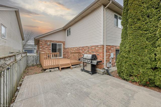 Back deck with concrete pad as well | Image 25