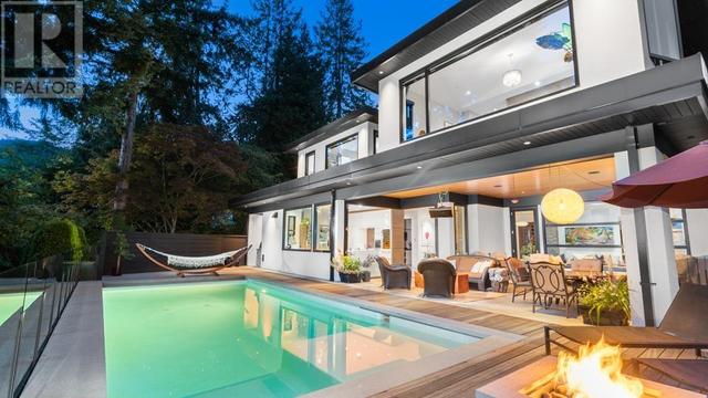 2650 Rosebery Avenue, House detached with 5 bedrooms, 6 bathrooms and 4 parking in West Vancouver BC | Image 1