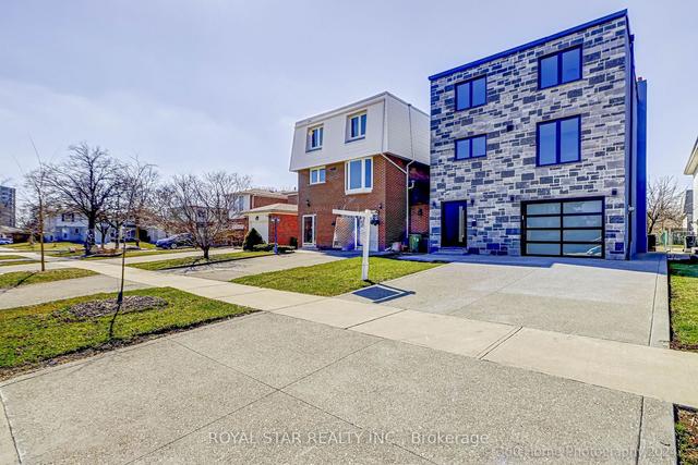 8 Zealand Rd, House detached with 3 bedrooms, 3 bathrooms and 3 parking in Toronto ON | Image 18