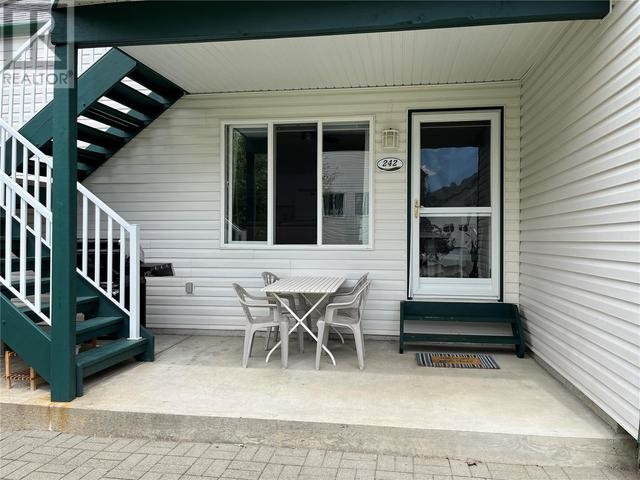 242 - 213 White Pine Crescent, Condo with 2 bedrooms, 1 bathrooms and 2 parking in Sicamous BC | Image 2