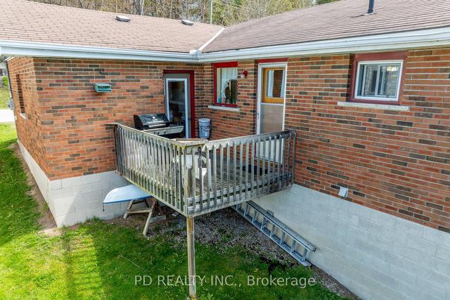 28 Bond St E, House detached with 3 bedrooms, 2 bathrooms and 2 parking in Kawartha Lakes ON | Image 6