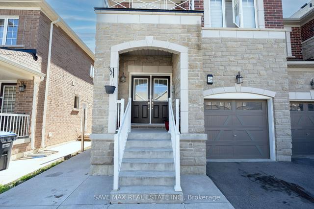 486 Queen Mary Dr, House attached with 4 bedrooms, 4 bathrooms and 4 parking in Brampton ON | Image 12