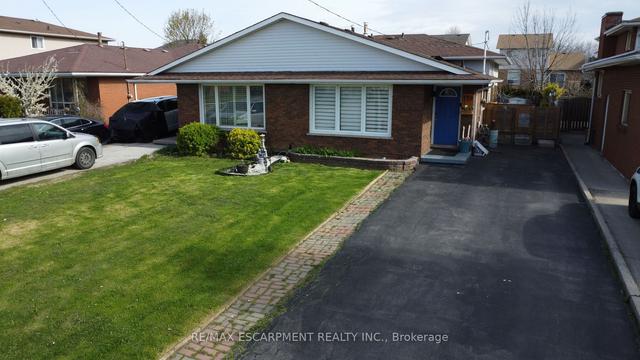 759 Stone Church Rd E, House semidetached with 3 bedrooms, 2 bathrooms and 3 parking in Hamilton ON | Image 1