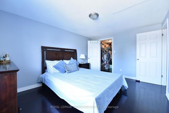 18 Crow Tr, House detached with 3 bedrooms, 3 bathrooms and 2 parking in Toronto ON | Image 4