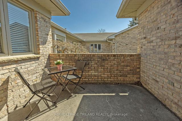 36 - 14 Doon Dr, Townhouse with 3 bedrooms, 2 bathrooms and 4 parking in London ON | Image 33