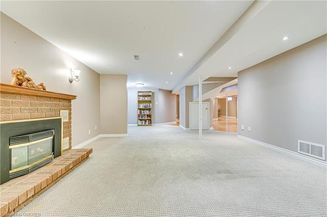 2155 Pineview Drive, House detached with 4 bedrooms, 3 bathrooms and 4 parking in Oakville ON | Image 33
