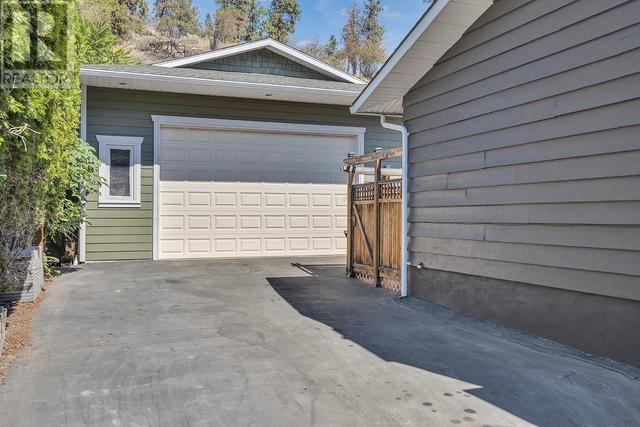 1224 Mountain Avenue, House detached with 6 bedrooms, 2 bathrooms and 14 parking in Kelowna BC | Image 32