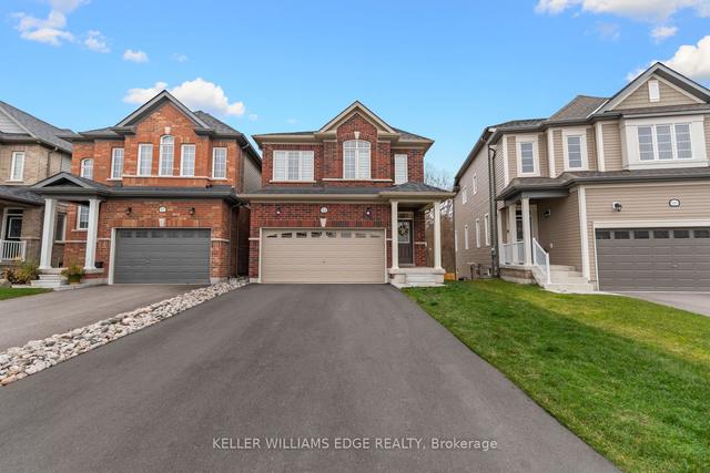 84 Wood Cres, House detached with 3 bedrooms, 3 bathrooms and 6 parking in Essa ON | Image 1