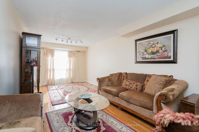 174 - 10 Basset Blvd E, Townhouse with 3 bedrooms, 3 bathrooms and 2 parking in Whitby ON | Image 3
