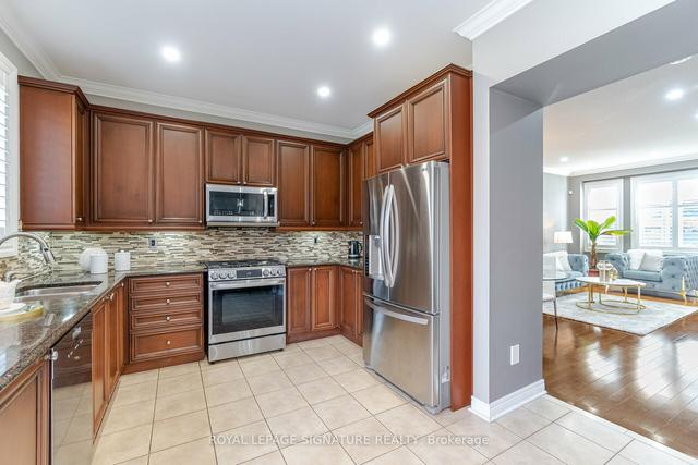 2236 Glazebrook Circ, House detached with 4 bedrooms, 3 bathrooms and 4 parking in Oakville ON | Image 3