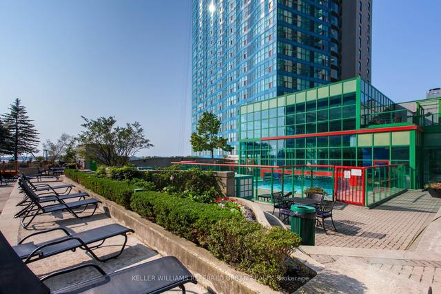 302 - 77 Harbour Sq, Condo with 2 bedrooms, 2 bathrooms and 1 parking in Toronto ON | Image 19