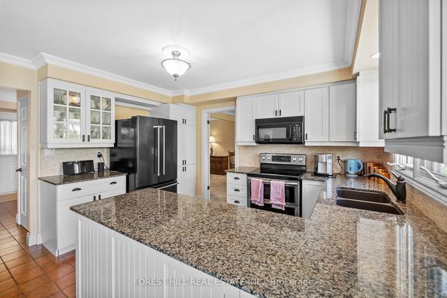 19 Amity Rd, House detached with 4 bedrooms, 3 bathrooms and 6 parking in Mississauga ON | Image 3