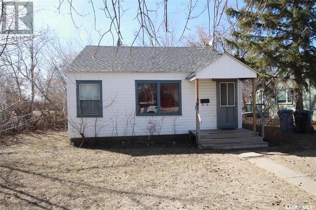 641 101st Street, House detached with 2 bedrooms, 1 bathrooms and null parking in North Battleford CY SK | Image 1