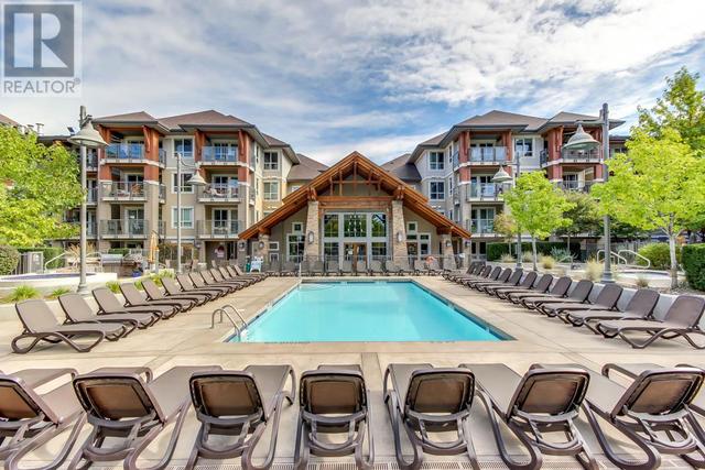 209 - 1093 Sunset Drive, Condo with 2 bedrooms, 2 bathrooms and 1 parking in Kelowna BC | Image 3