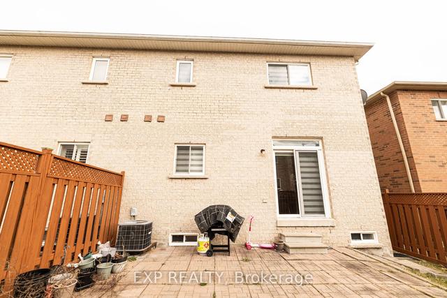 16 Ashdale Rd, House semidetached with 3 bedrooms, 3 bathrooms and 4 parking in Brampton ON | Image 28
