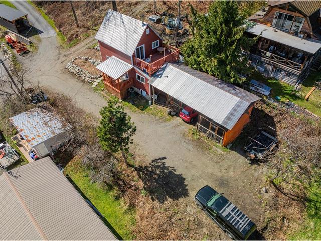 3553 Sprague Street, House detached with 2 bedrooms, 2 bathrooms and null parking in Central Kootenay D BC | Image 3