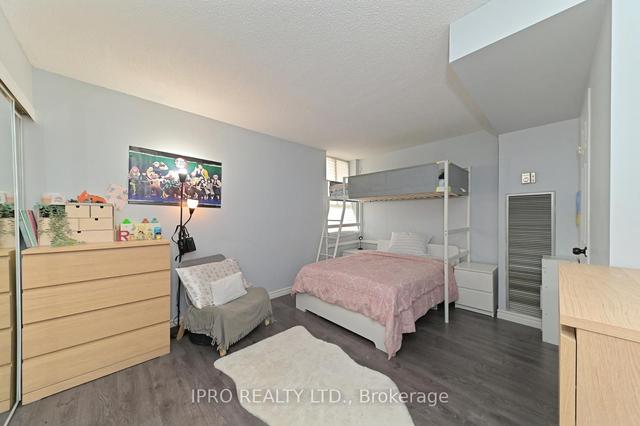 511 - 4 Lisa St, Condo with 3 bedrooms, 2 bathrooms and 1 parking in Brampton ON | Image 4