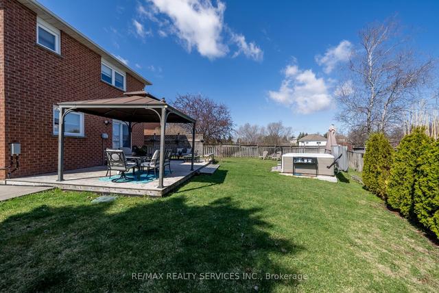 42 Willowcrest Crt, House detached with 3 bedrooms, 4 bathrooms and 6 parking in Brampton ON | Image 27