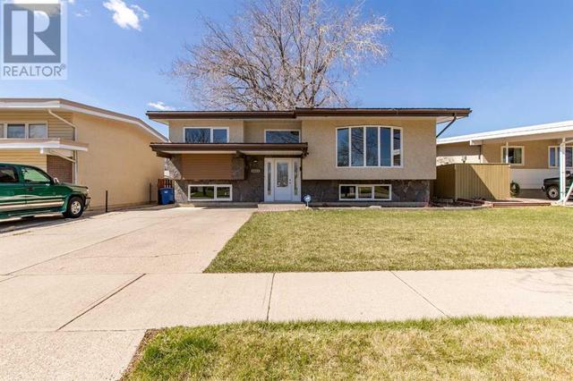 1912 18 Street N, House detached with 4 bedrooms, 2 bathrooms and 4 parking in Lethbridge AB | Image 1