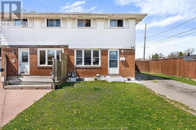 1615 Curry, House semidetached with 3 bedrooms, 1 bathrooms and null parking in Windsor ON | Image 1