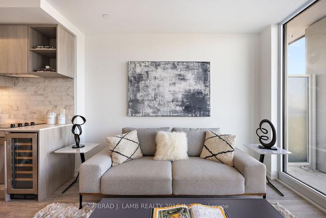 733 - 2020 Bathurst St, Condo with 2 bedrooms, 2 bathrooms and 0 parking in Toronto ON | Image 3