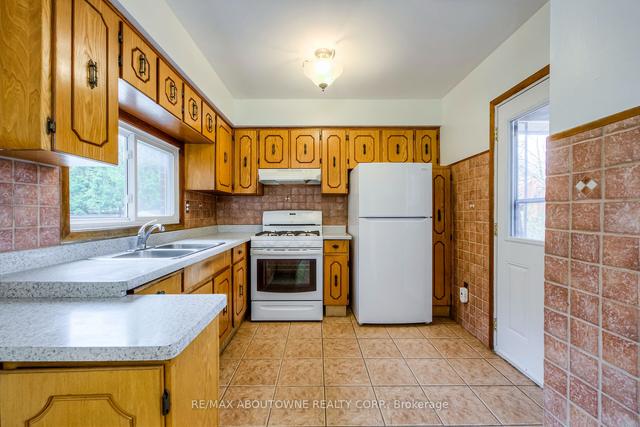 15 Normanna Ave, House detached with 3 bedrooms, 2 bathrooms and 3 parking in Toronto ON | Image 7