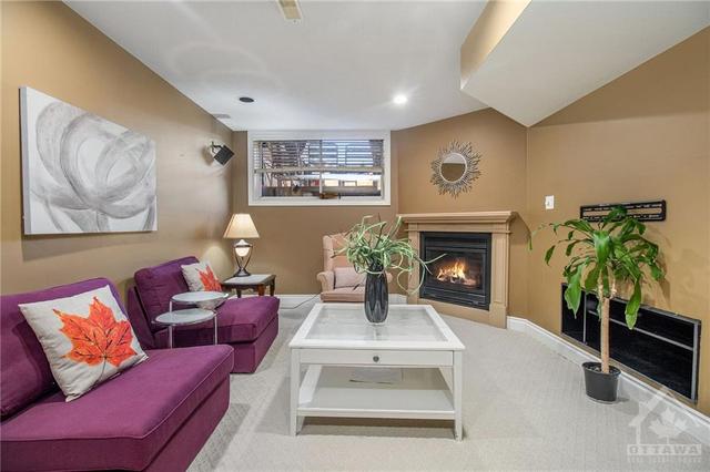 48 Sunvale Way, Townhouse with 3 bedrooms, 3 bathrooms and 4 parking in Ottawa ON | Image 23