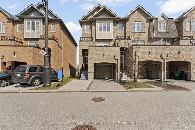 80 Magdalene Cres, House attached with 3 bedrooms, 3 bathrooms and 3 parking in Brampton ON | Image 1
