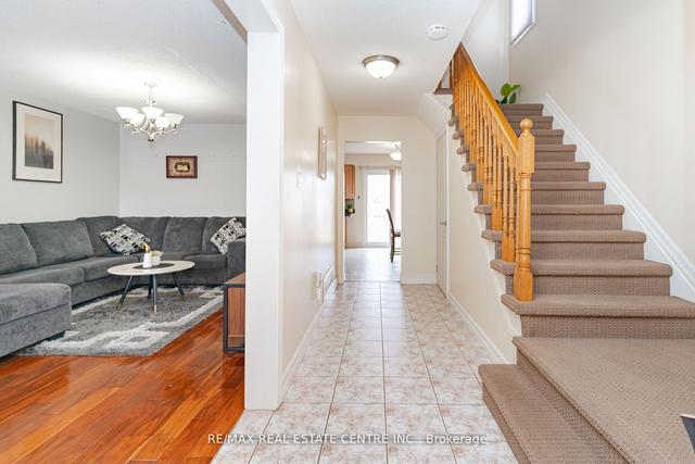37 Ebby Ave, House semidetached with 3 bedrooms, 4 bathrooms and 5 parking in Brampton ON | Image 7