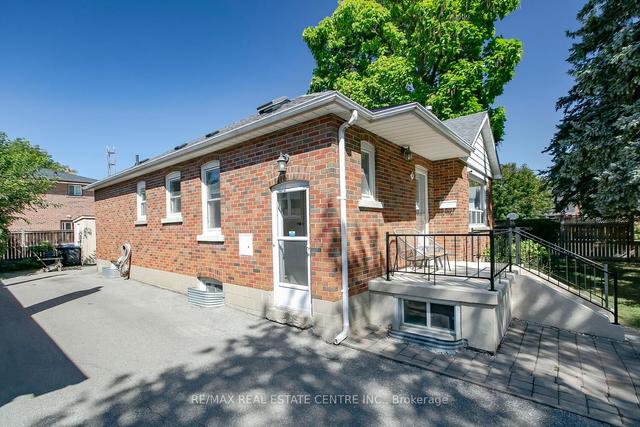 2 Gregory St S, House detached with 2 bedrooms, 2 bathrooms and 5 parking in Brampton ON | Image 33