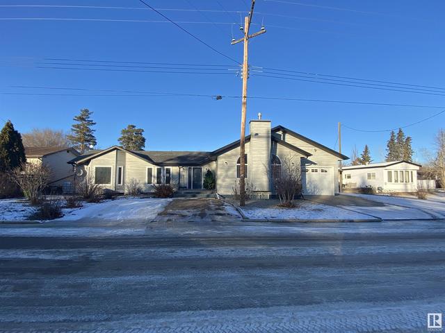 5112 52 St, House detached with 3 bedrooms, 3 bathrooms and null parking in Consort AB | Image 12