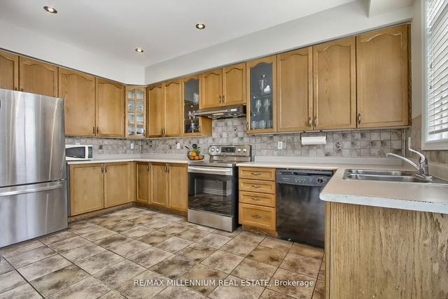 66 Wild Indigo Cres, House detached with 4 bedrooms, 4 bathrooms and 6 parking in Brampton ON | Image 5