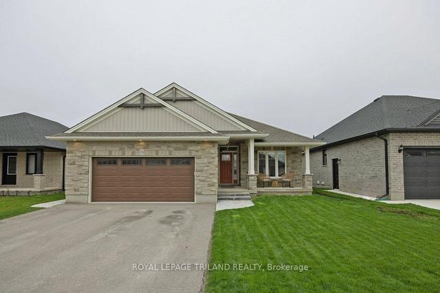 28 Royal Dornoch Dr, House detached with 2 bedrooms, 3 bathrooms and 6 parking in St. Thomas ON | Image 1